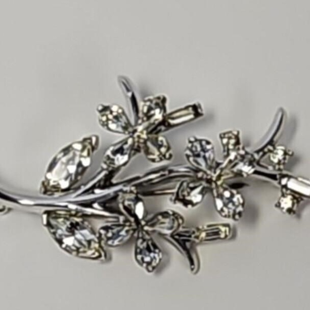 Crown Trifari Alfred Phillippe Rhinestone Silvertone Brooch Leaf VTG